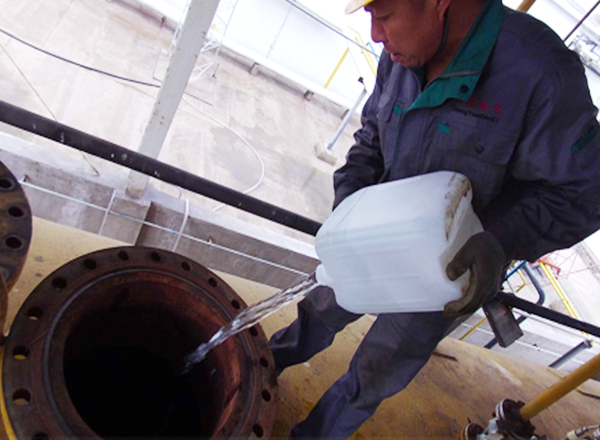 液氨儲(chǔ)罐清洗前 人孔門(mén) 液氨儲(chǔ)罐清洗前 人孔門(mén)